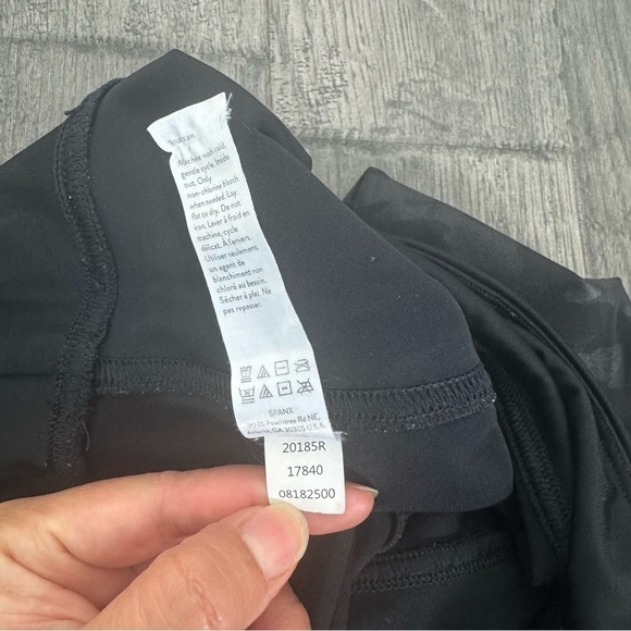 SPANX Faux Leather Camo Leggings Matte Black Camo S SM Small - Picture 8 of 14